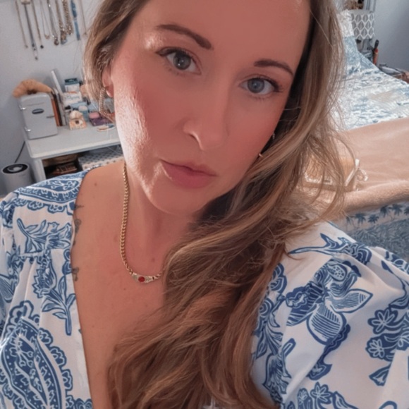 Meet your Posher, Genevieve - Picture 2 of 7